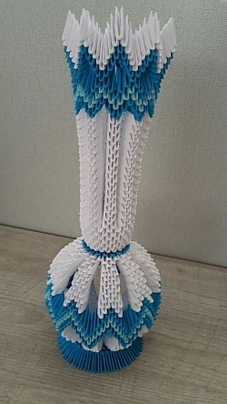 Vase, existe dans différentes couleurs, nous contacter avant de passé une commande  - REF : 0117 - Prix : 30,00€ - Hauteur + ou - 40cm.